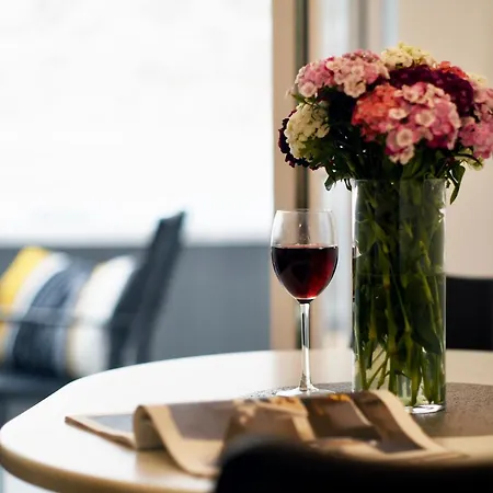 Modern Jacuzzi Minnie