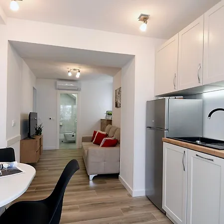 Modern Jacuzzi Minnie Apartment