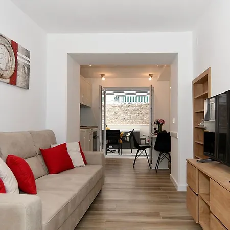 Modern Jacuzzi Minnie *