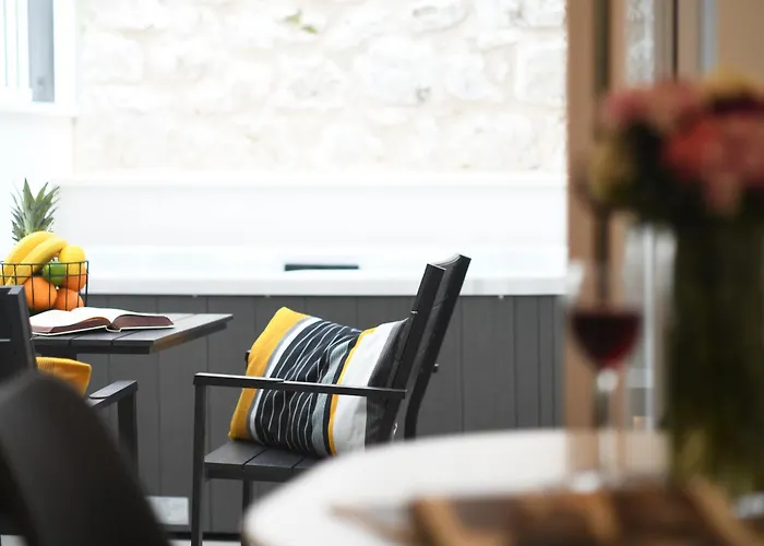 Modern Jacuzzi Minnie Apartman