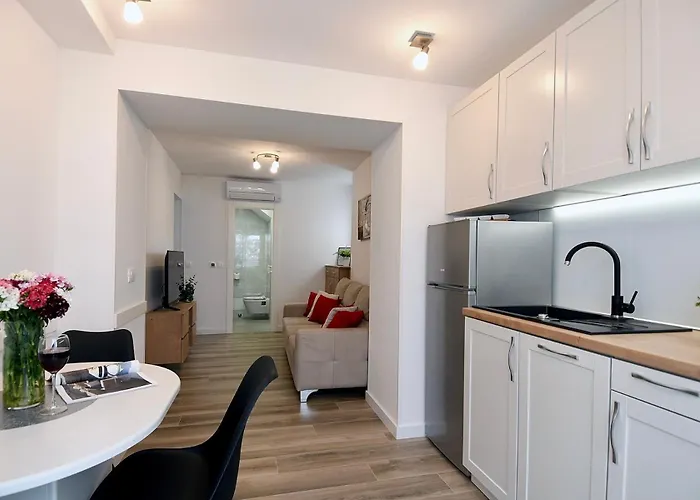 Modern Jacuzzi Minnie Apartman