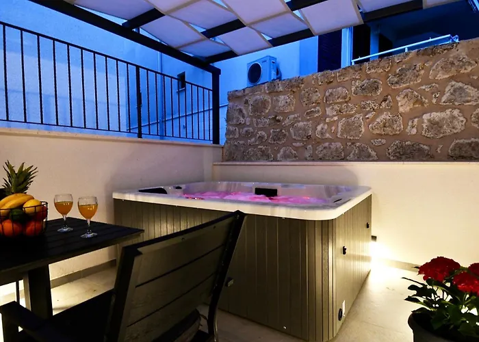 Modern Jacuzzi Minnie *