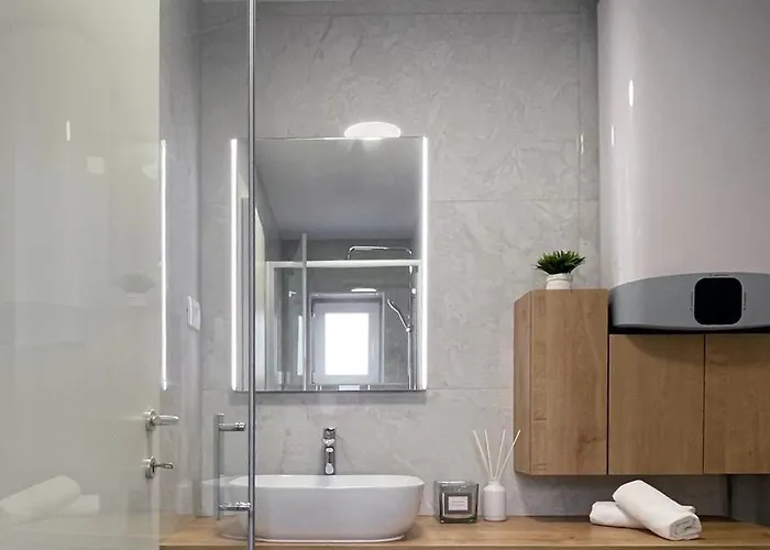 Modern Jacuzzi Minnie Apartman